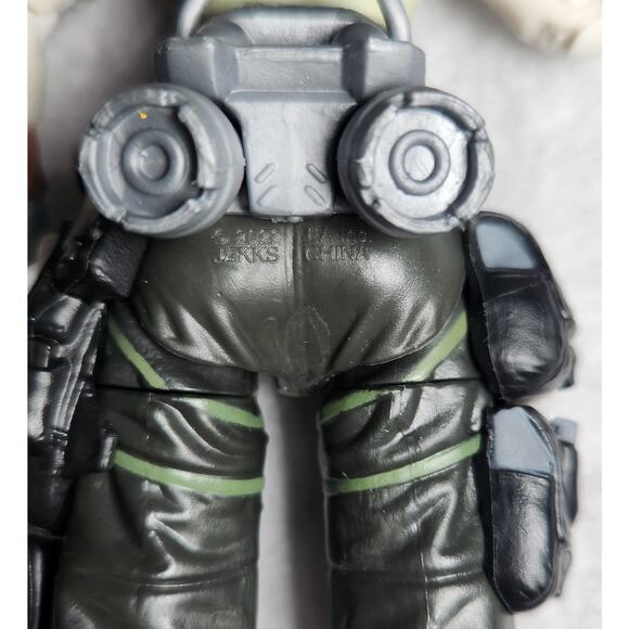 Apex Legends Lifeline 6" Action Figure (Jakks Pacific, 2022) Complete Pre-owned - Picture 10 of 10